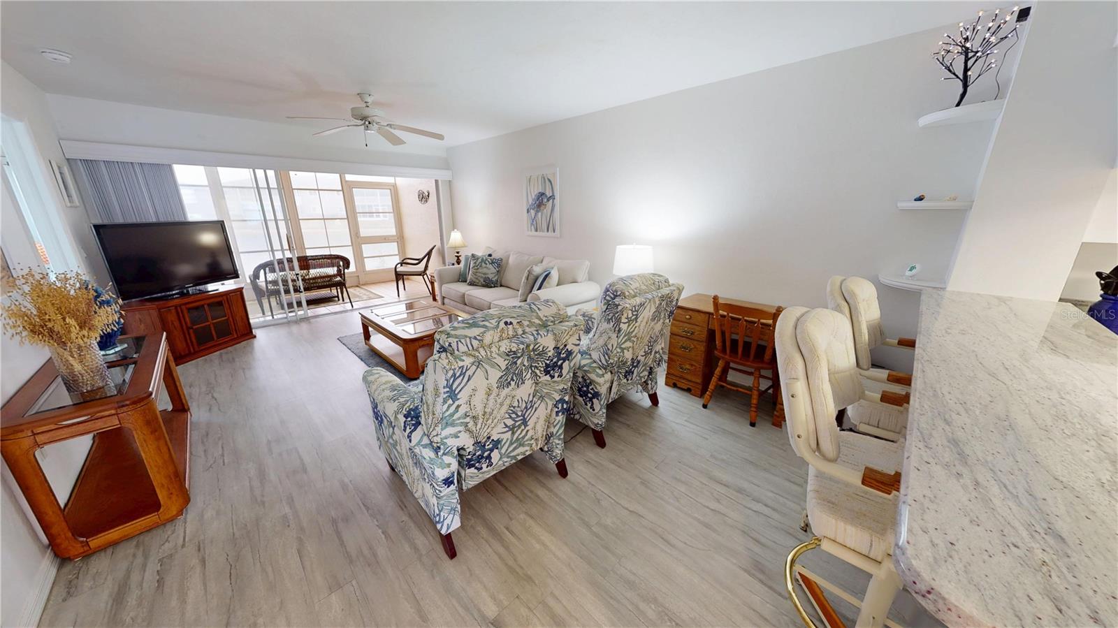 NORTH SHORE/KINGSWAY CONDOM - Residential