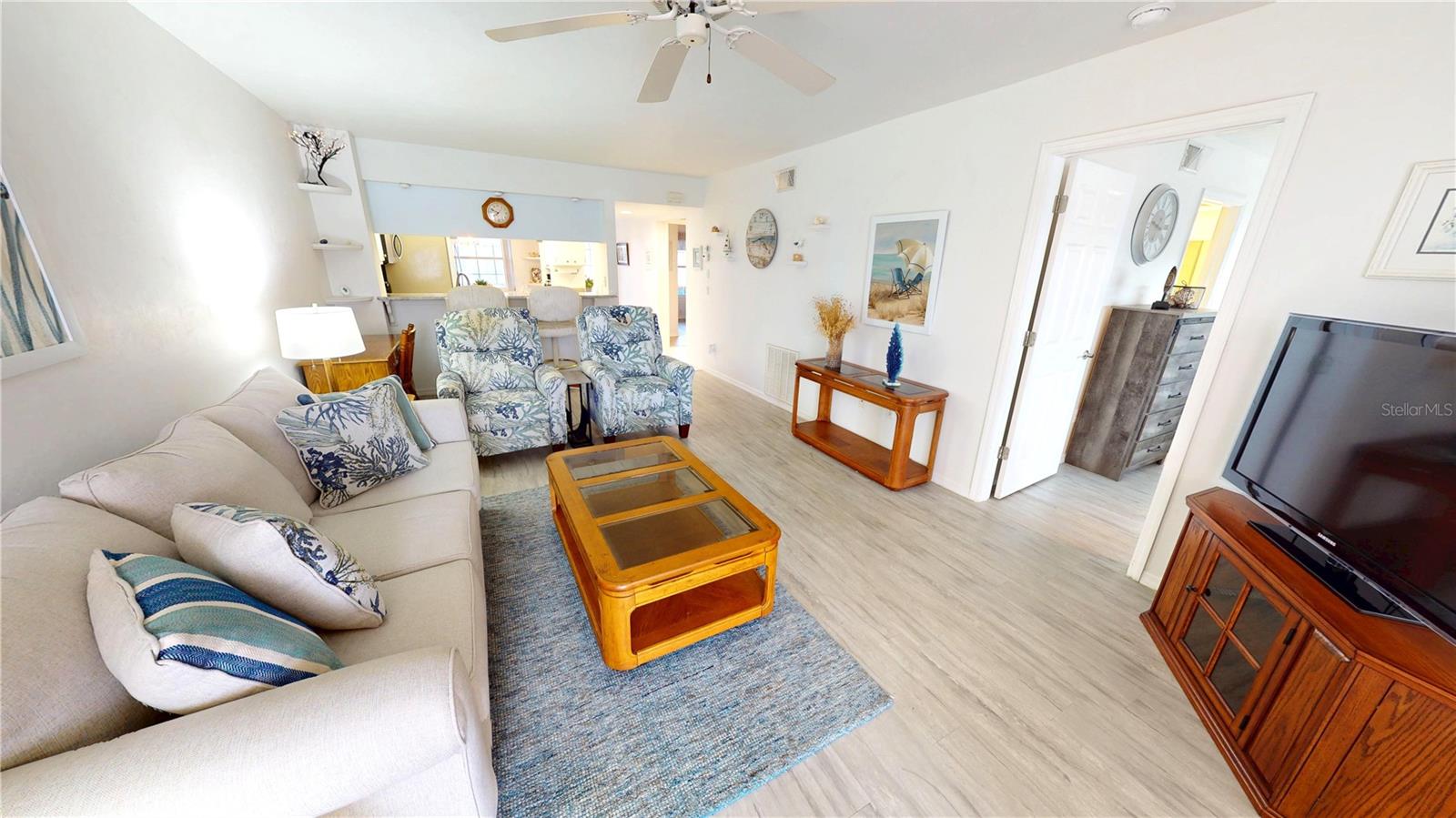 NORTH SHORE/KINGSWAY CONDOM - Residential