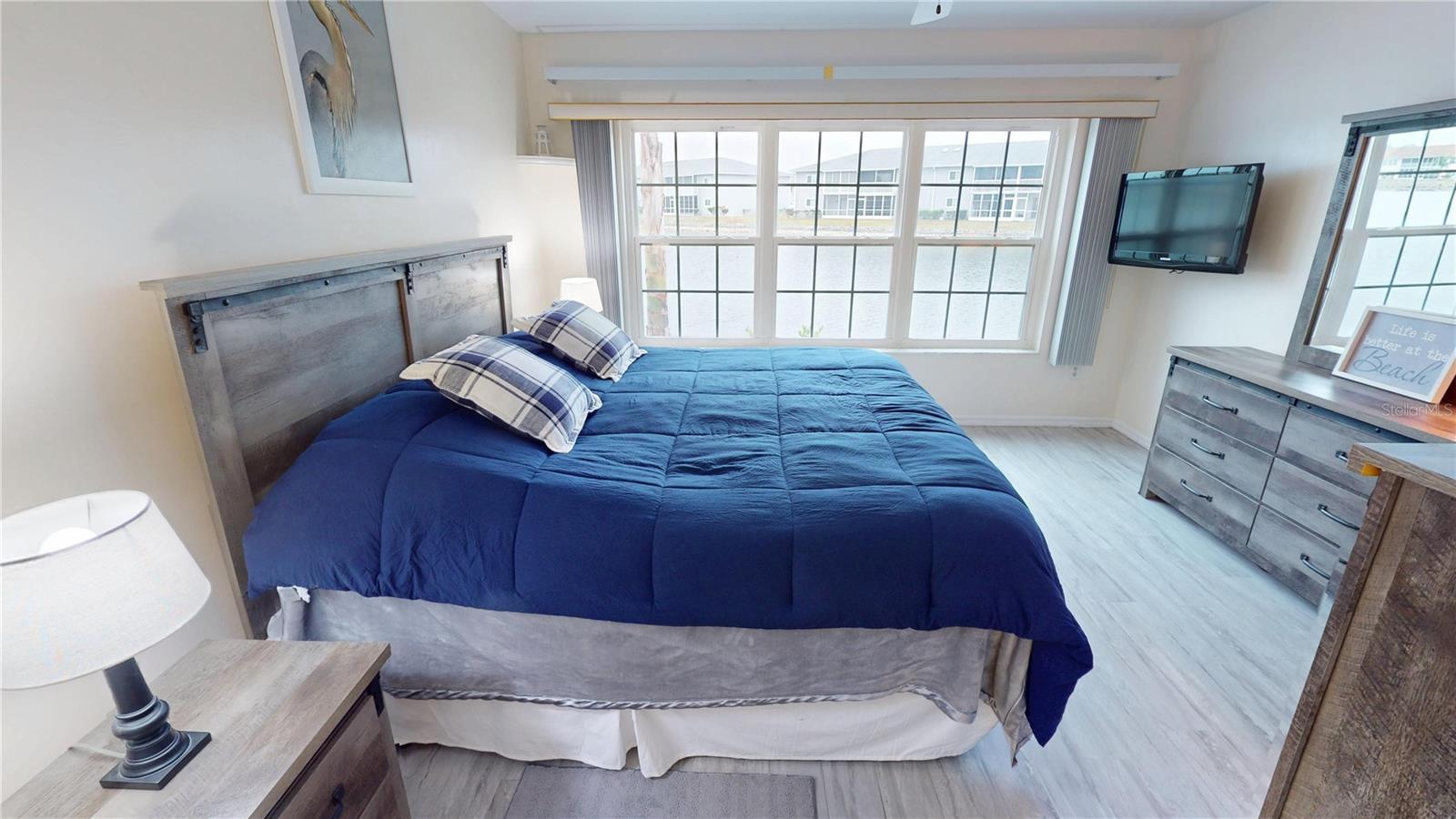 NORTH SHORE/KINGSWAY CONDOM - Residential