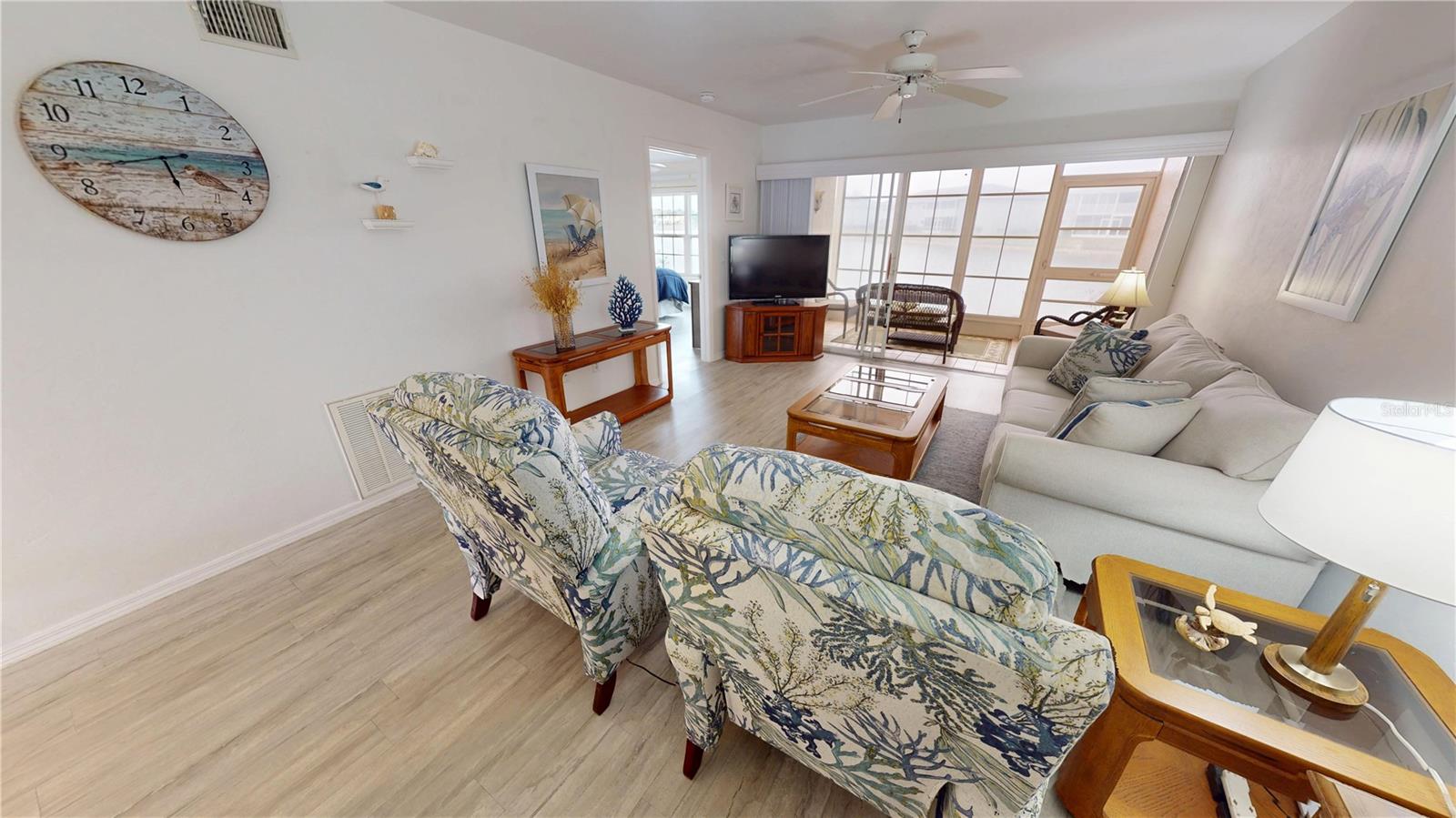 NORTH SHORE/KINGSWAY CONDOM - Residential