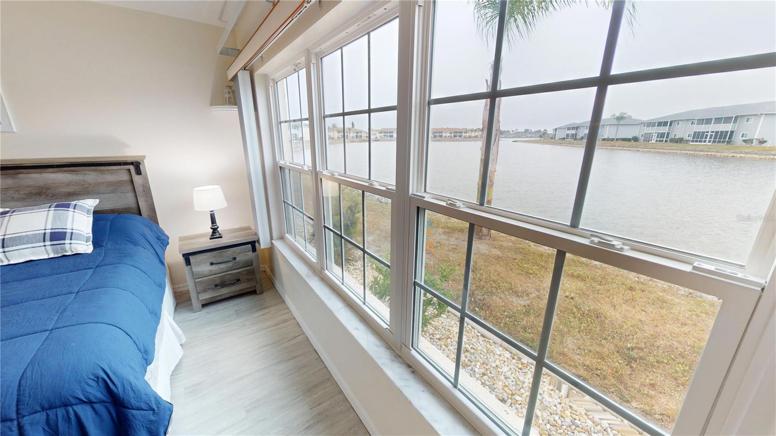 NORTH SHORE/KINGSWAY CONDOM - Residential