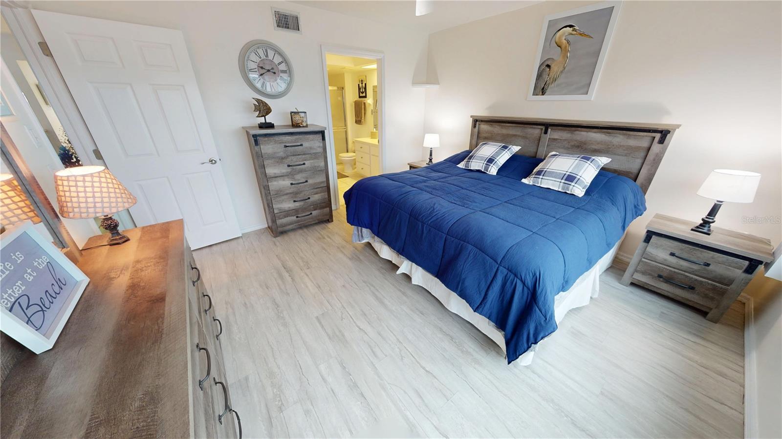 NORTH SHORE/KINGSWAY CONDOM - Residential