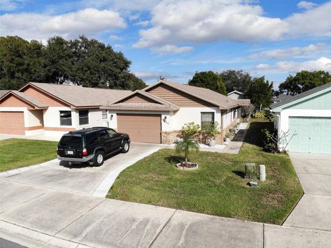 A home in LAKELAND