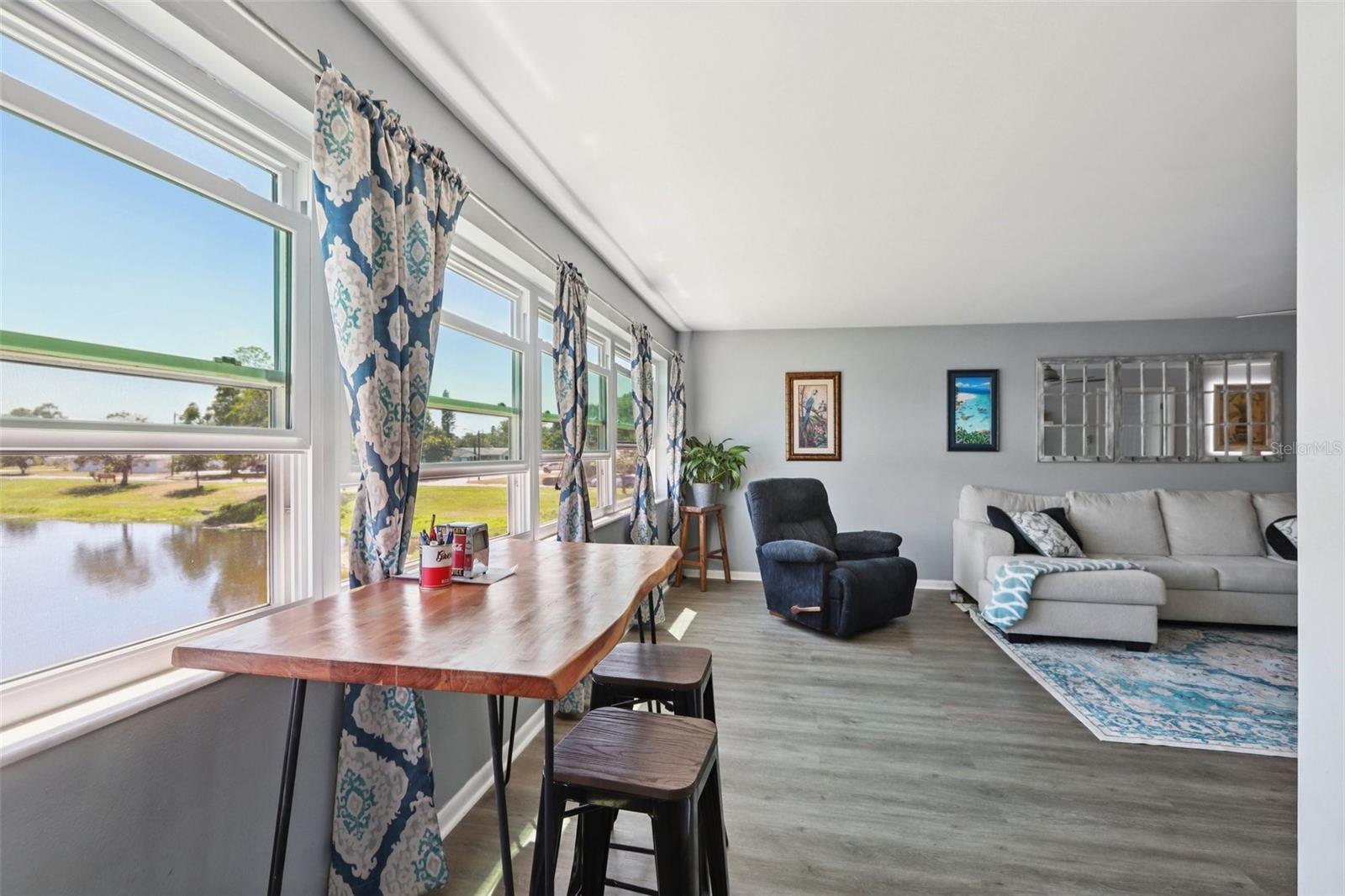 CHALET-ON-THE-LAKE CONDO - Residential