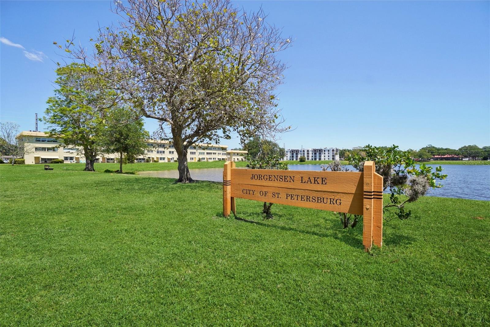 CHALET-ON-THE-LAKE CONDO - Residential