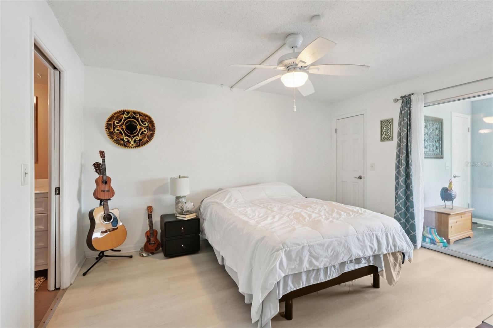 CHALET-ON-THE-LAKE CONDO - Residential