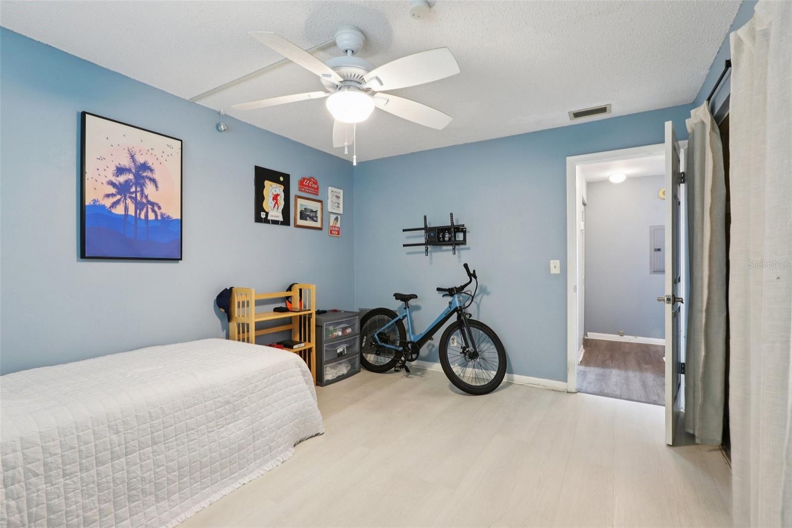 CHALET-ON-THE-LAKE CONDO - Residential