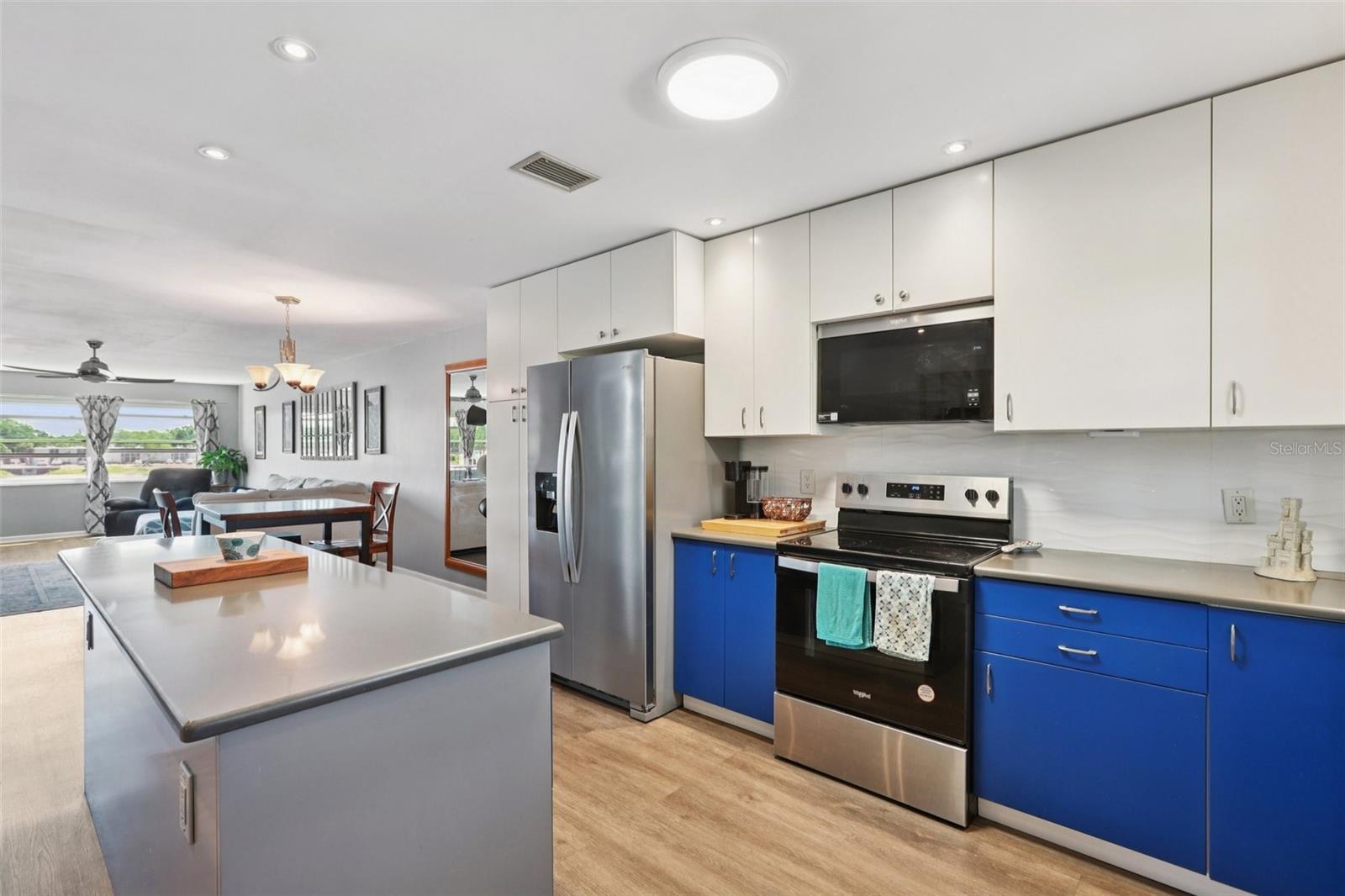 CHALET-ON-THE-LAKE CONDO - Residential