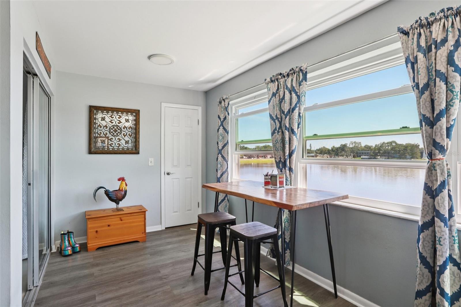 CHALET-ON-THE-LAKE CONDO - Residential