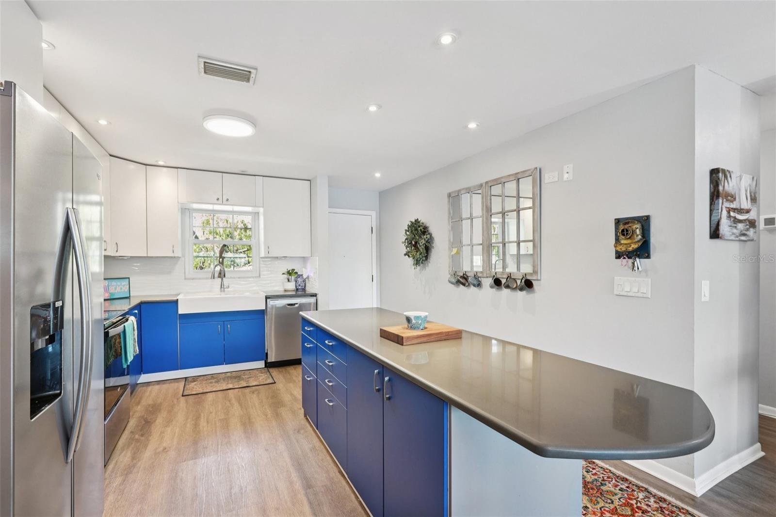 CHALET-ON-THE-LAKE CONDO - Residential