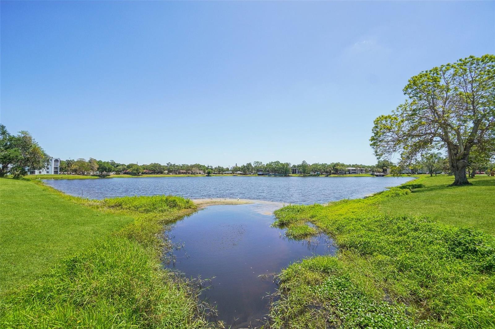 CHALET-ON-THE-LAKE CONDO - Residential