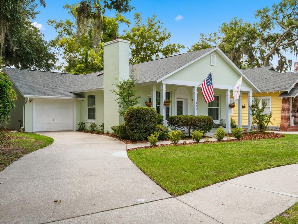 Photo of 301 S Lawsona Boulevard, Orlando, FL 32801 (MLS # O6420268)