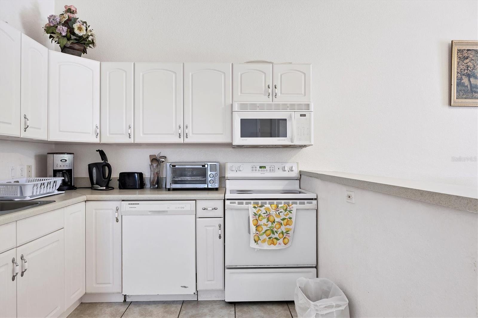 WARM MINERAL SPRINGS UNIT 81 - Residential Lease
