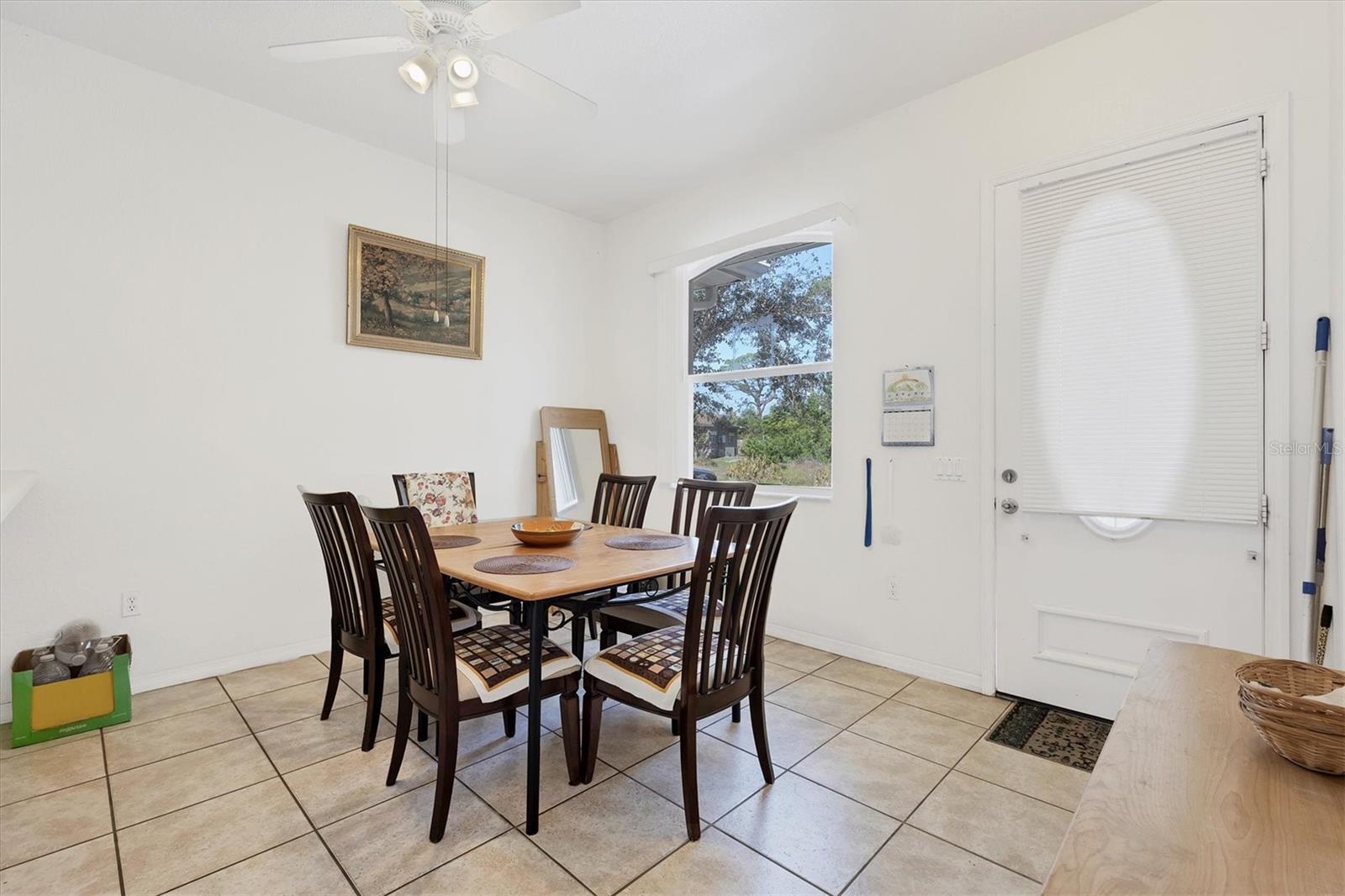WARM MINERAL SPRINGS UNIT 81 - Residential Lease