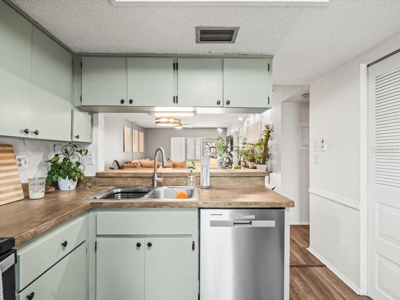 EAST LAKE WOODLANDS CYPRESS ESTATES - Residential