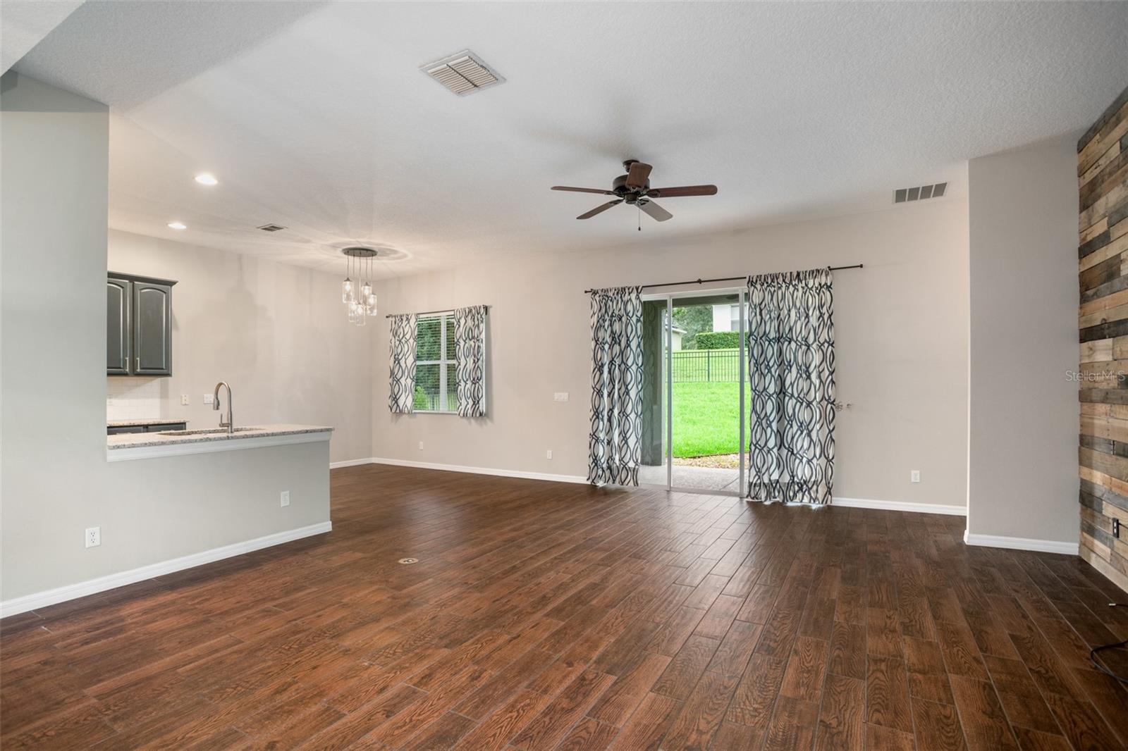 CARRIAGE POINTE A-I & L - Residential Lease