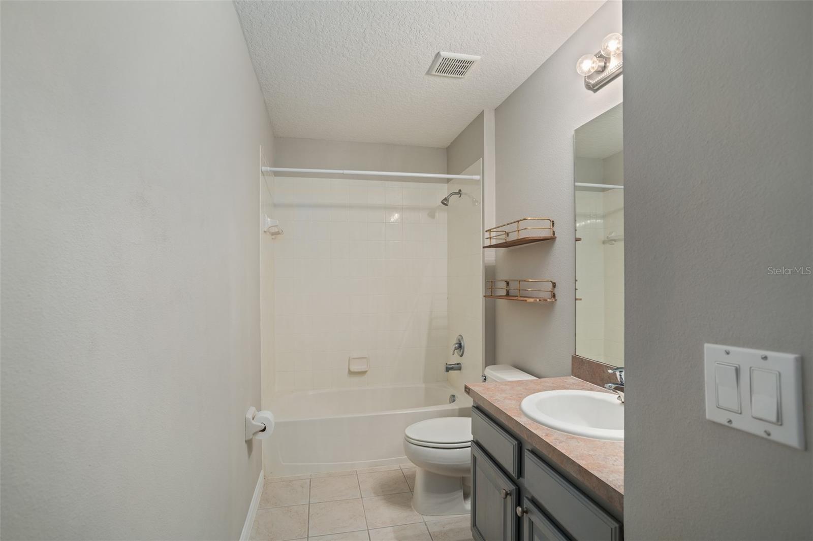 CARRIAGE POINTE A-I & L - Residential Lease