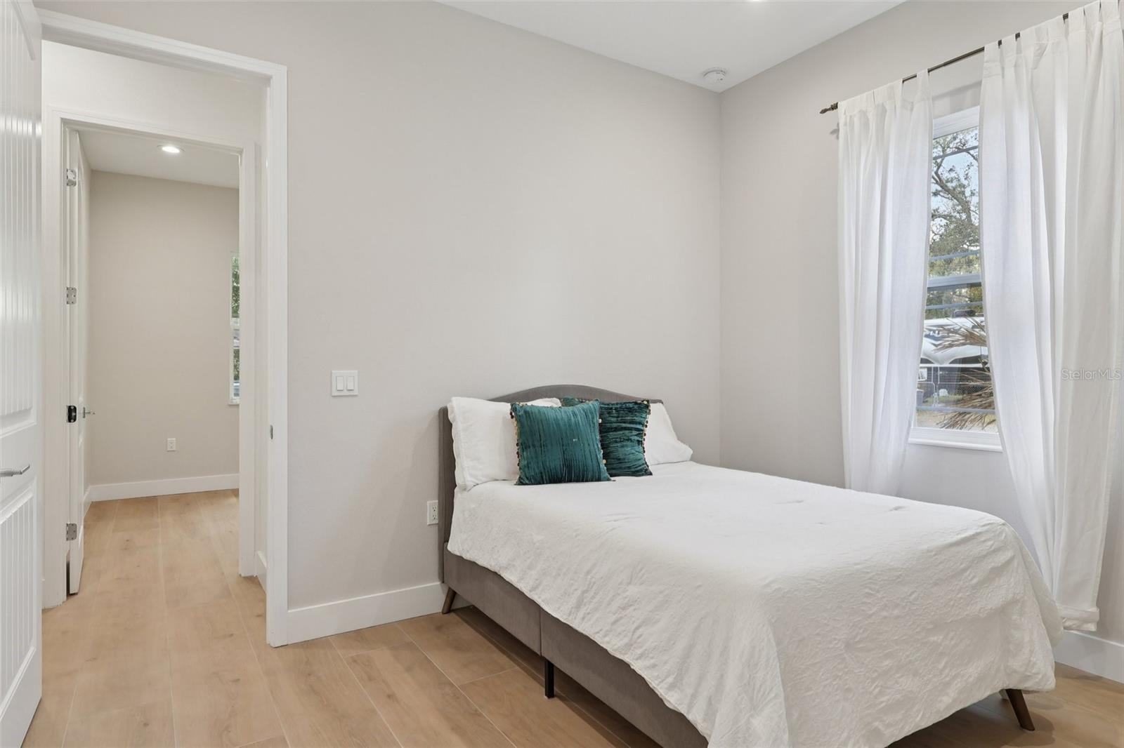 OAKWOOD SHORES - Residential