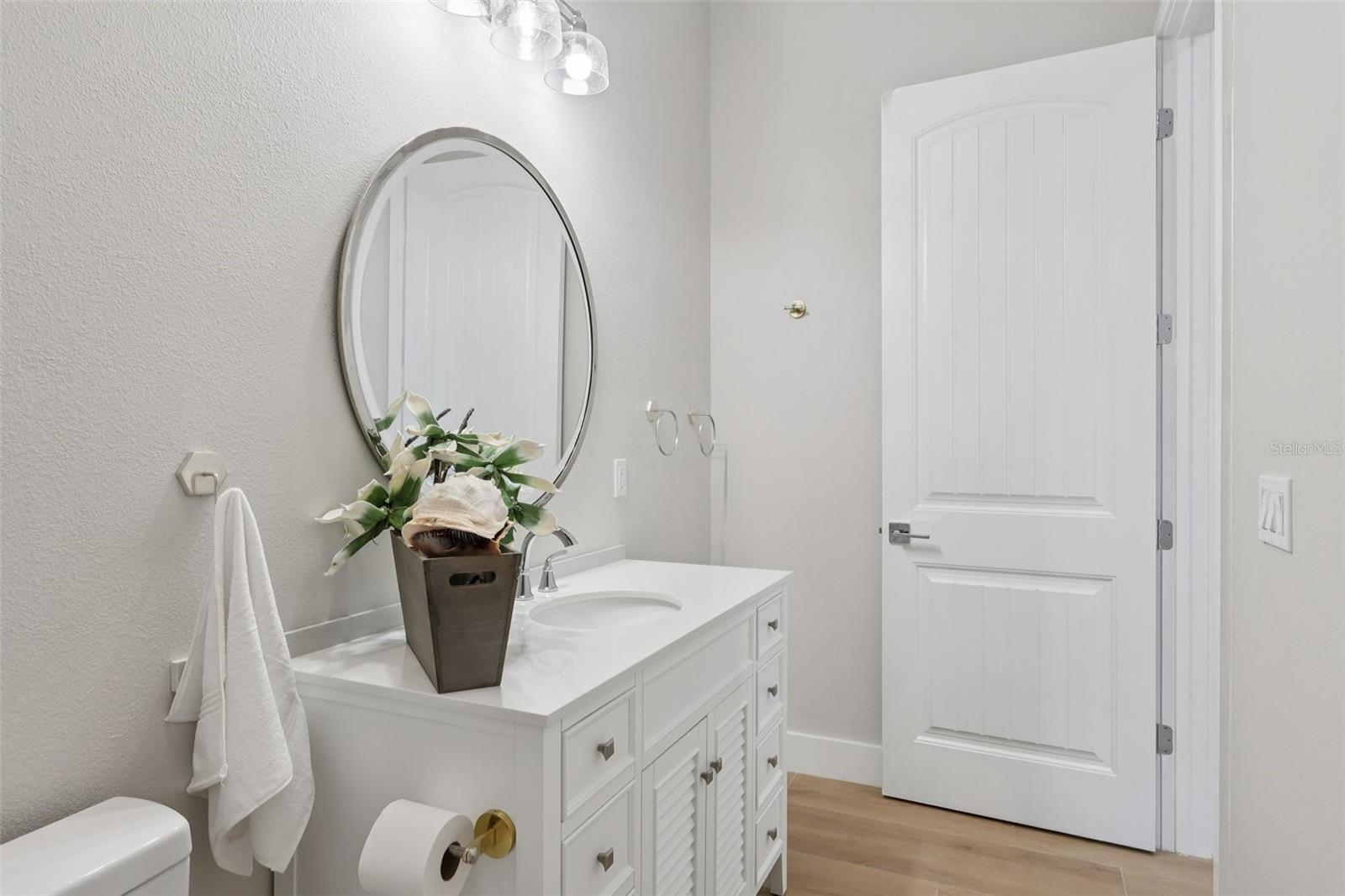 OAKWOOD SHORES - Residential