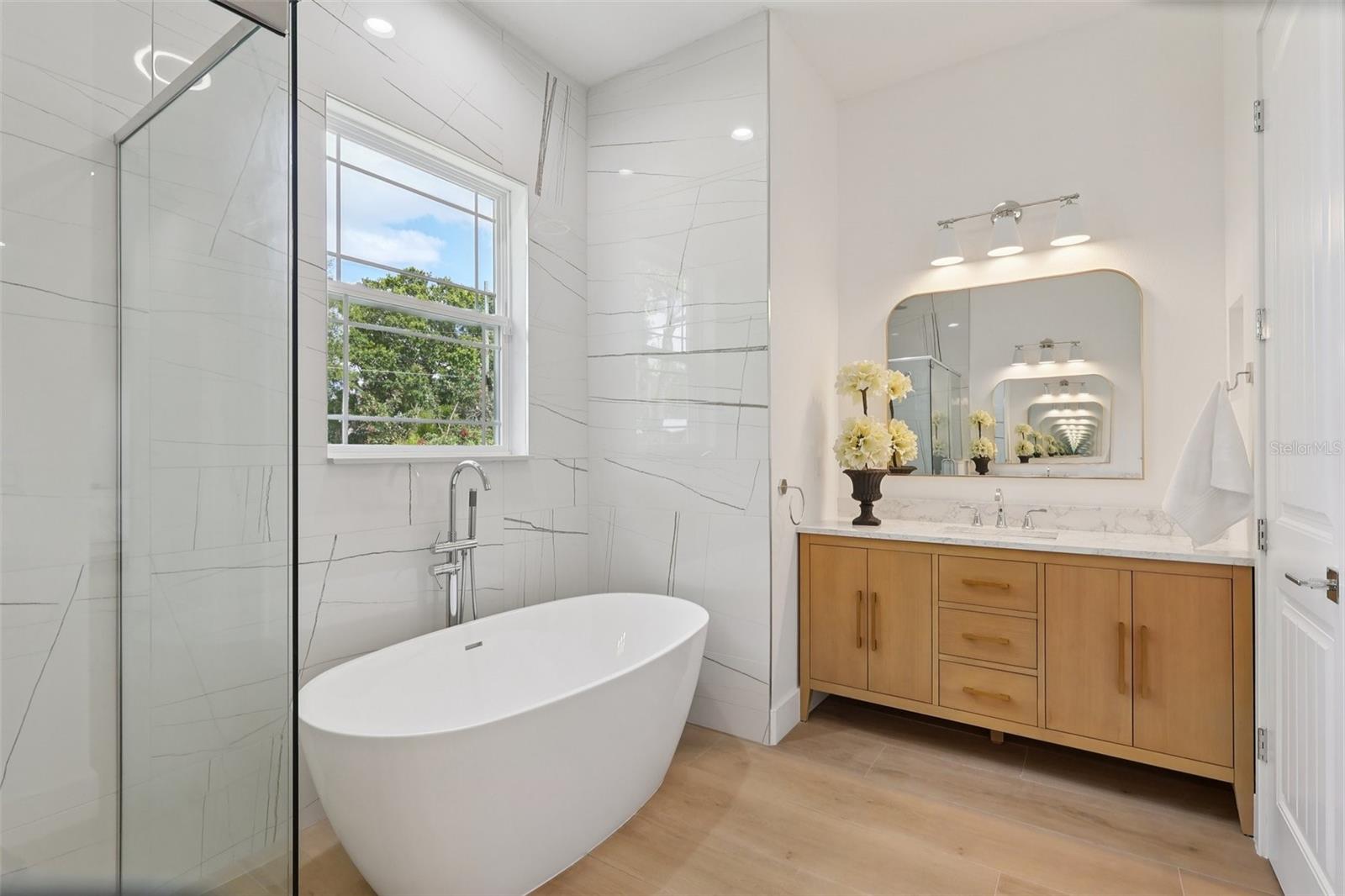 OAKWOOD SHORES - Residential