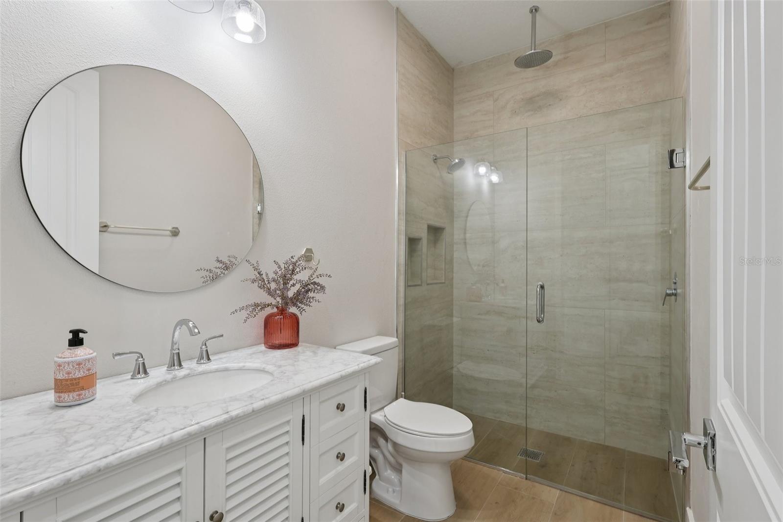 OAKWOOD SHORES - Residential