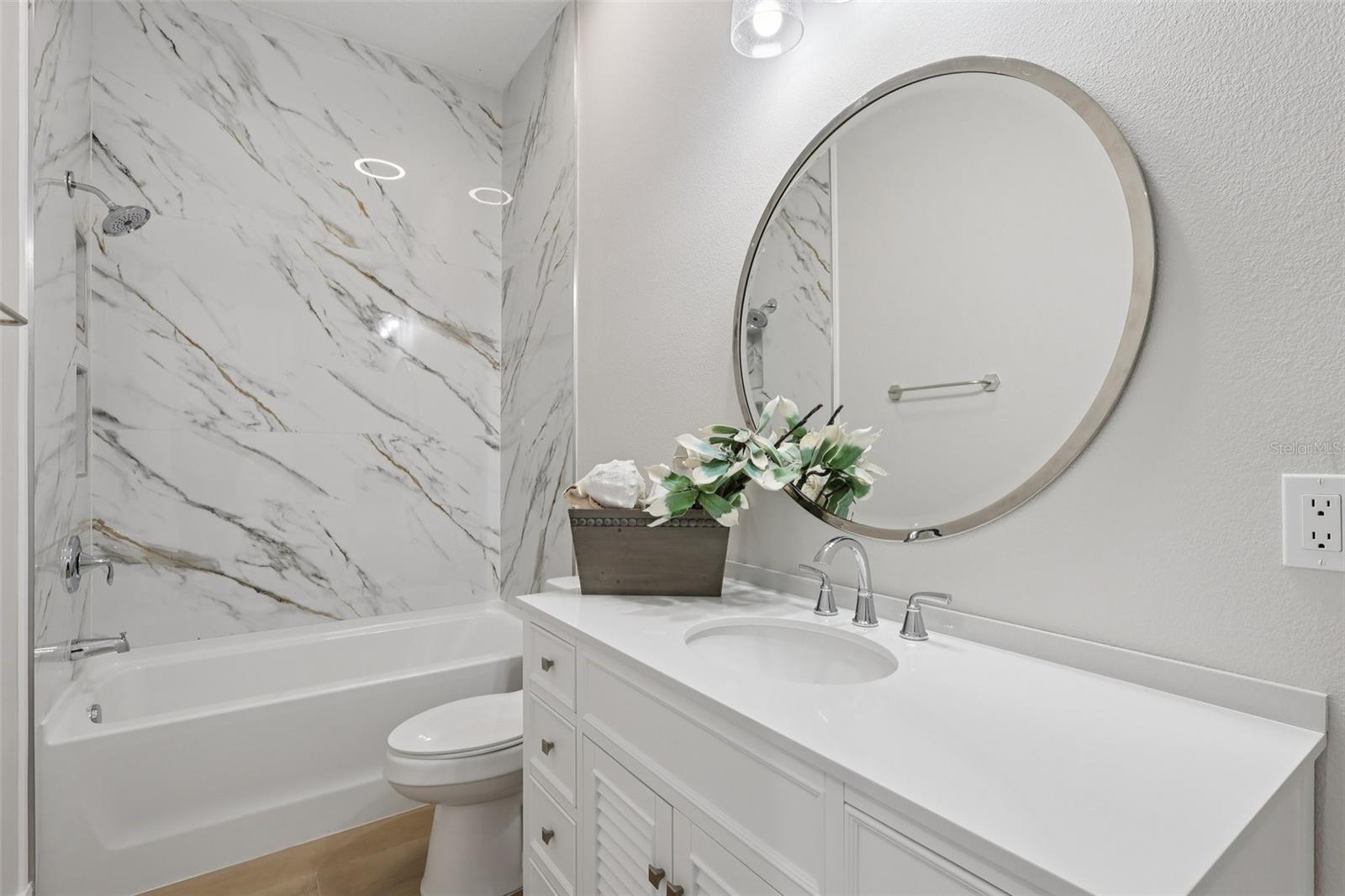 OAKWOOD SHORES - Residential