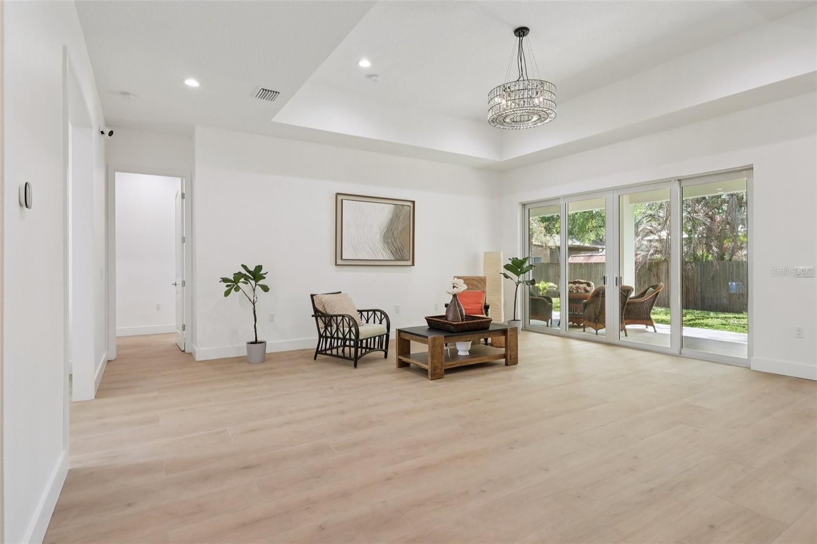 OAKWOOD SHORES - Residential