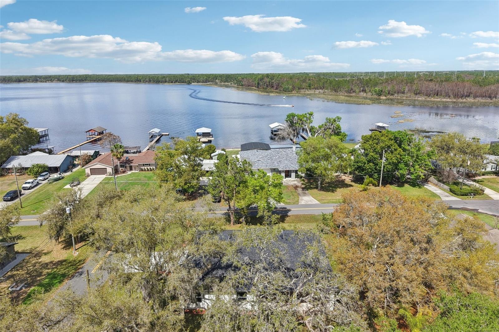 OAKWOOD SHORES - Residential