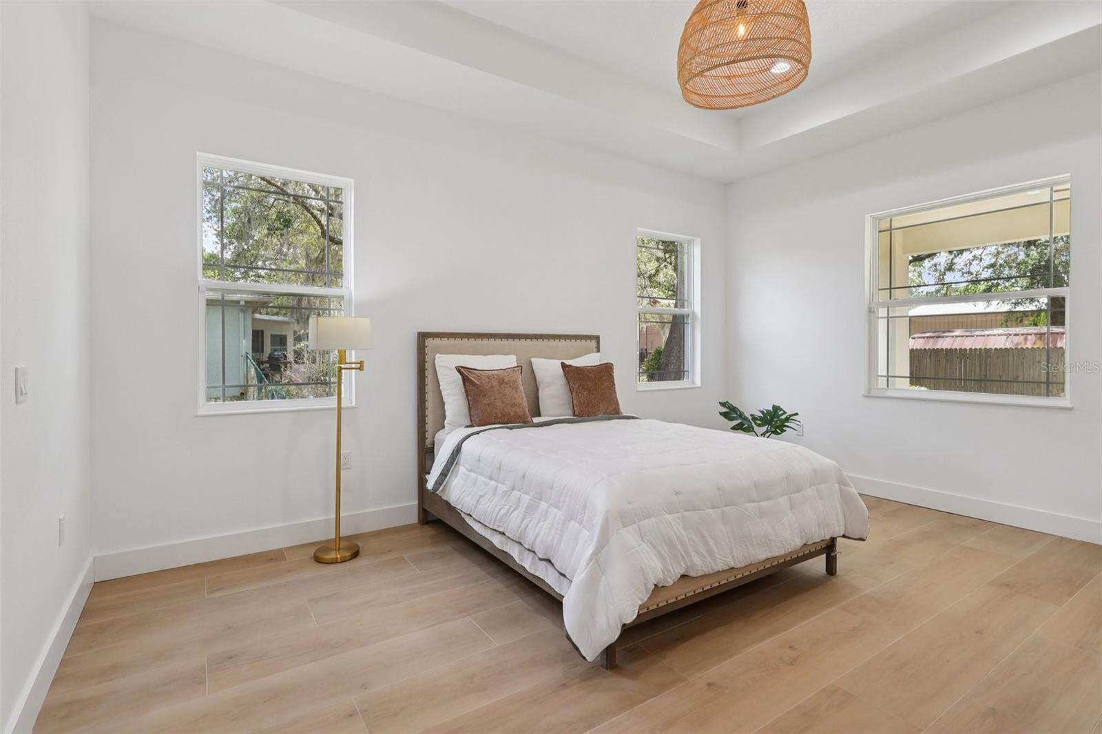 OAKWOOD SHORES - Residential