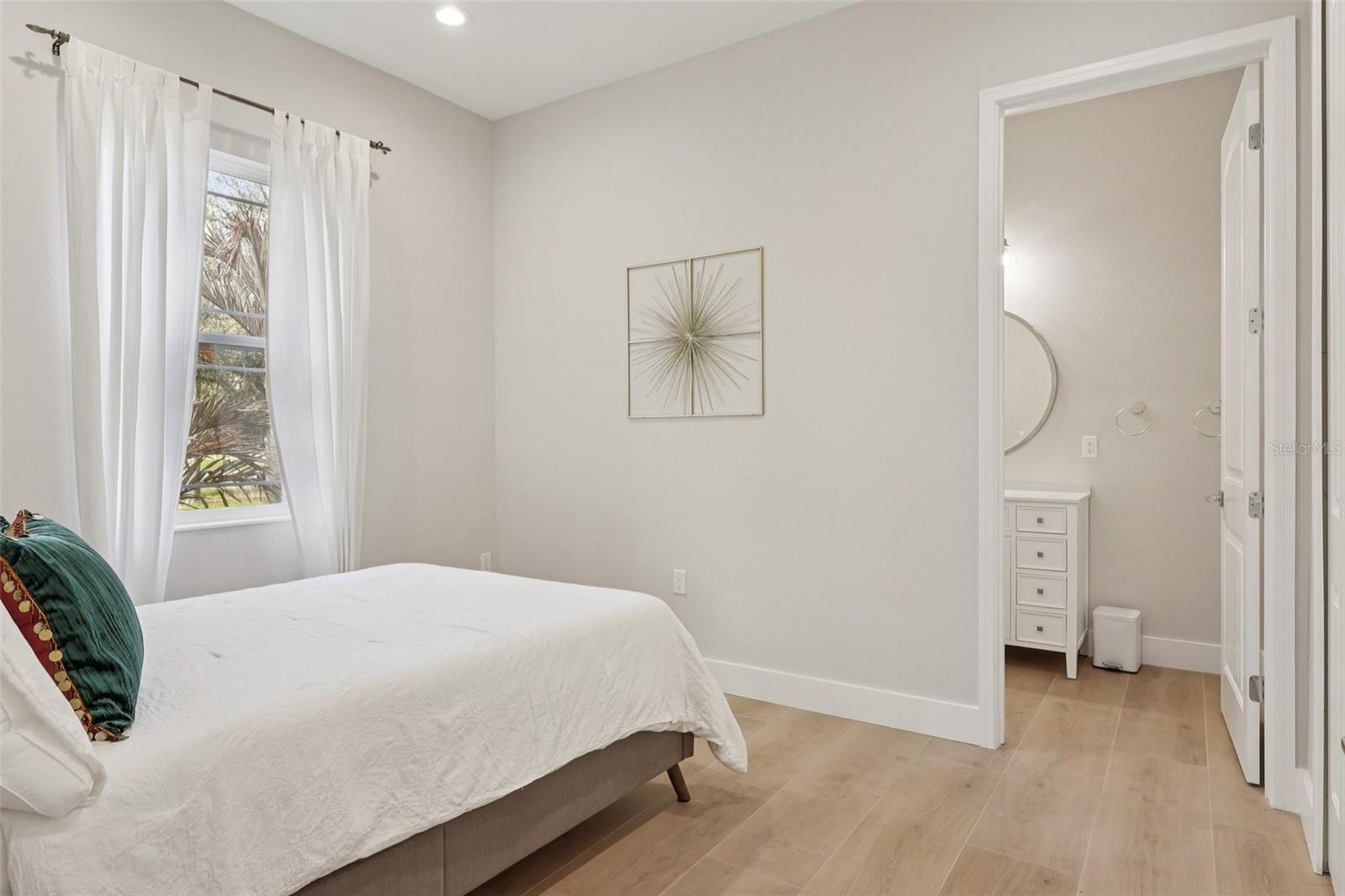 OAKWOOD SHORES - Residential