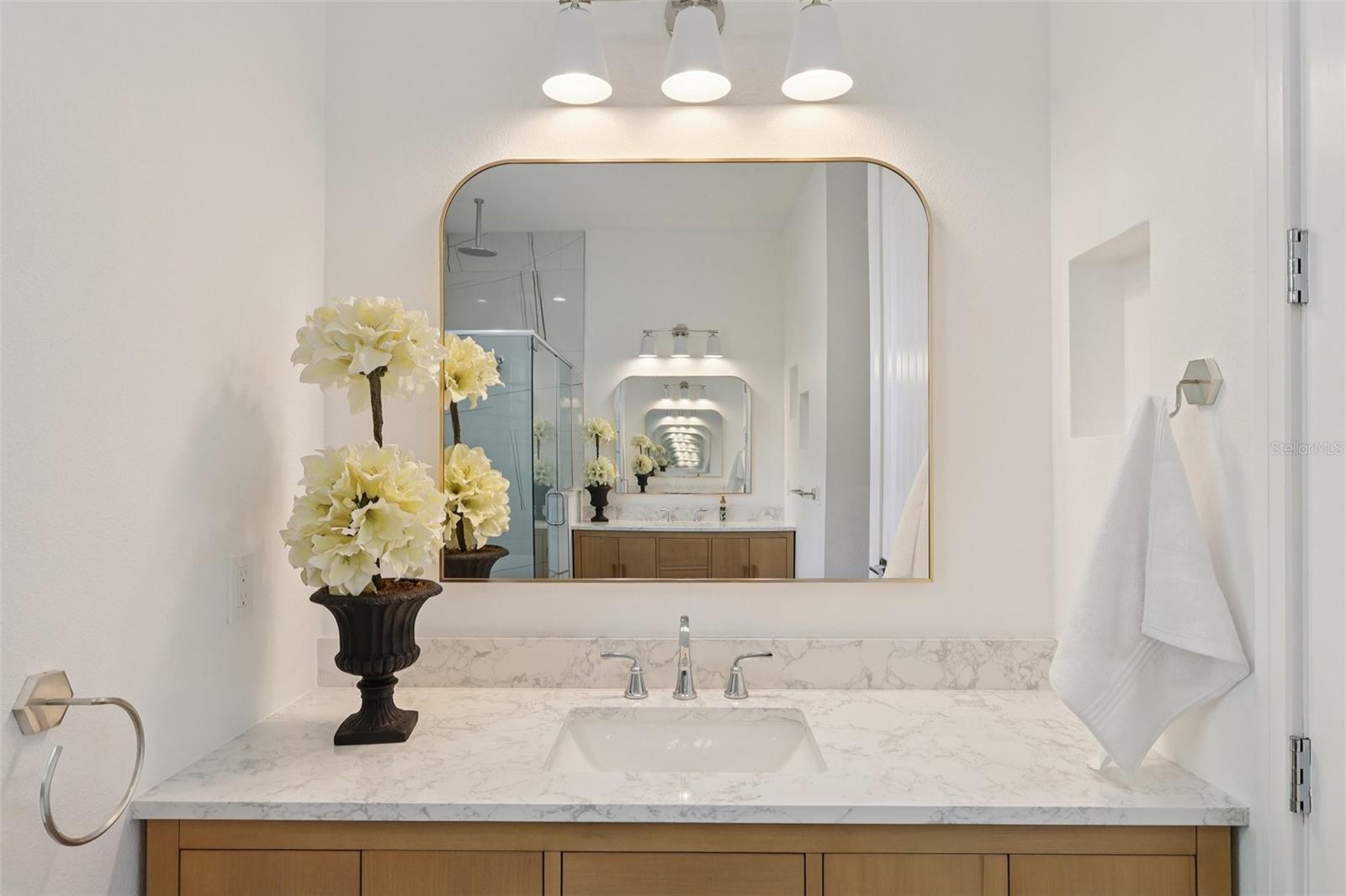 OAKWOOD SHORES - Residential