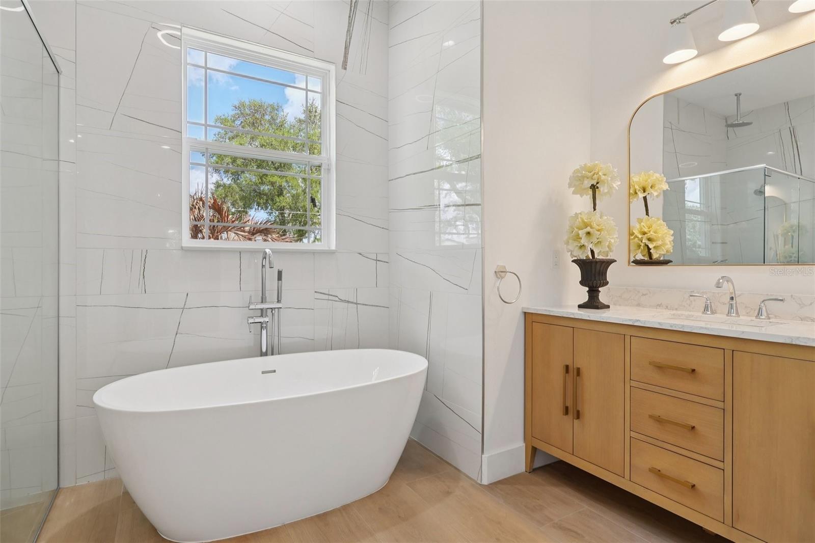 OAKWOOD SHORES - Residential