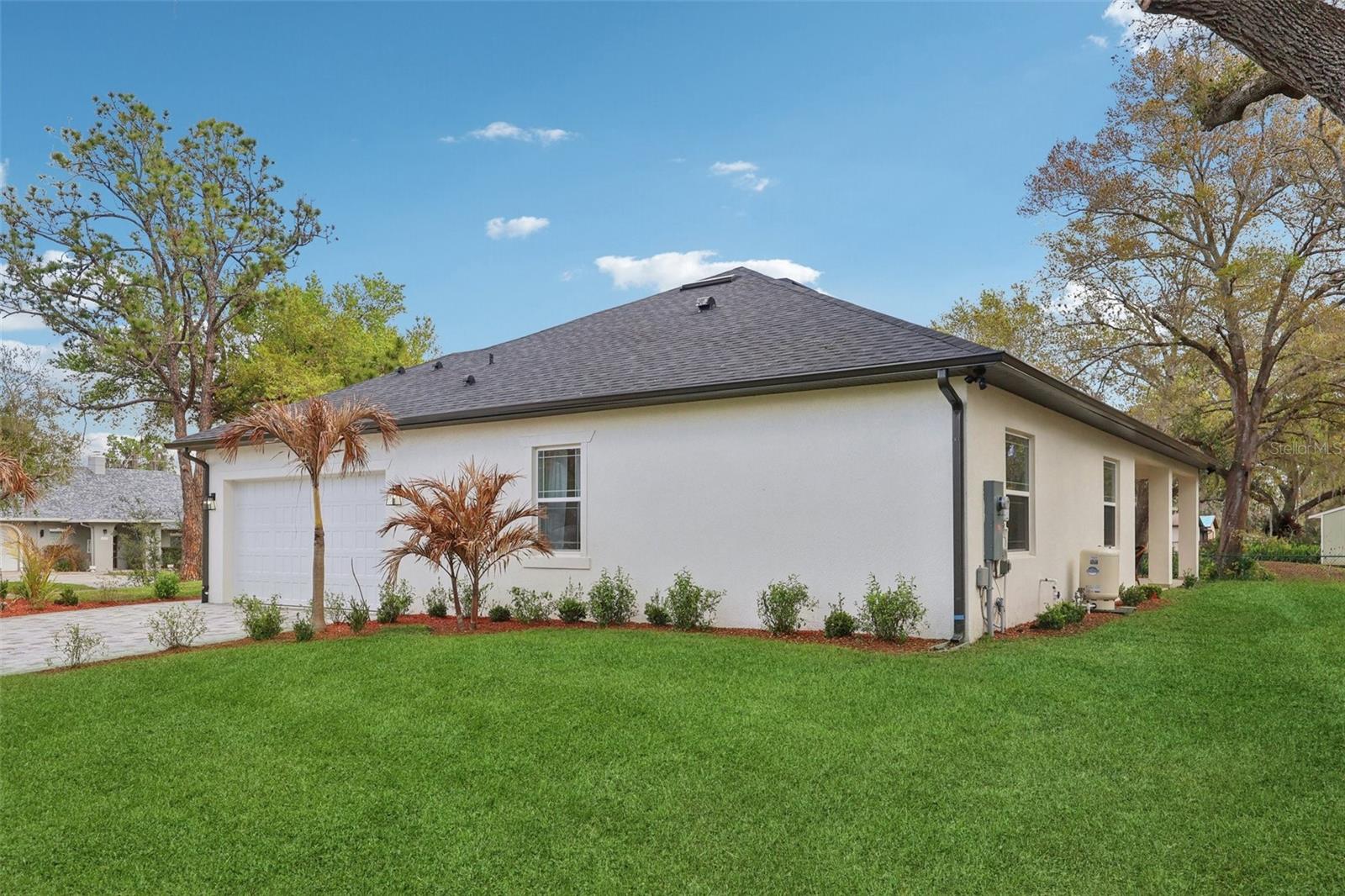 OAKWOOD SHORES - Residential