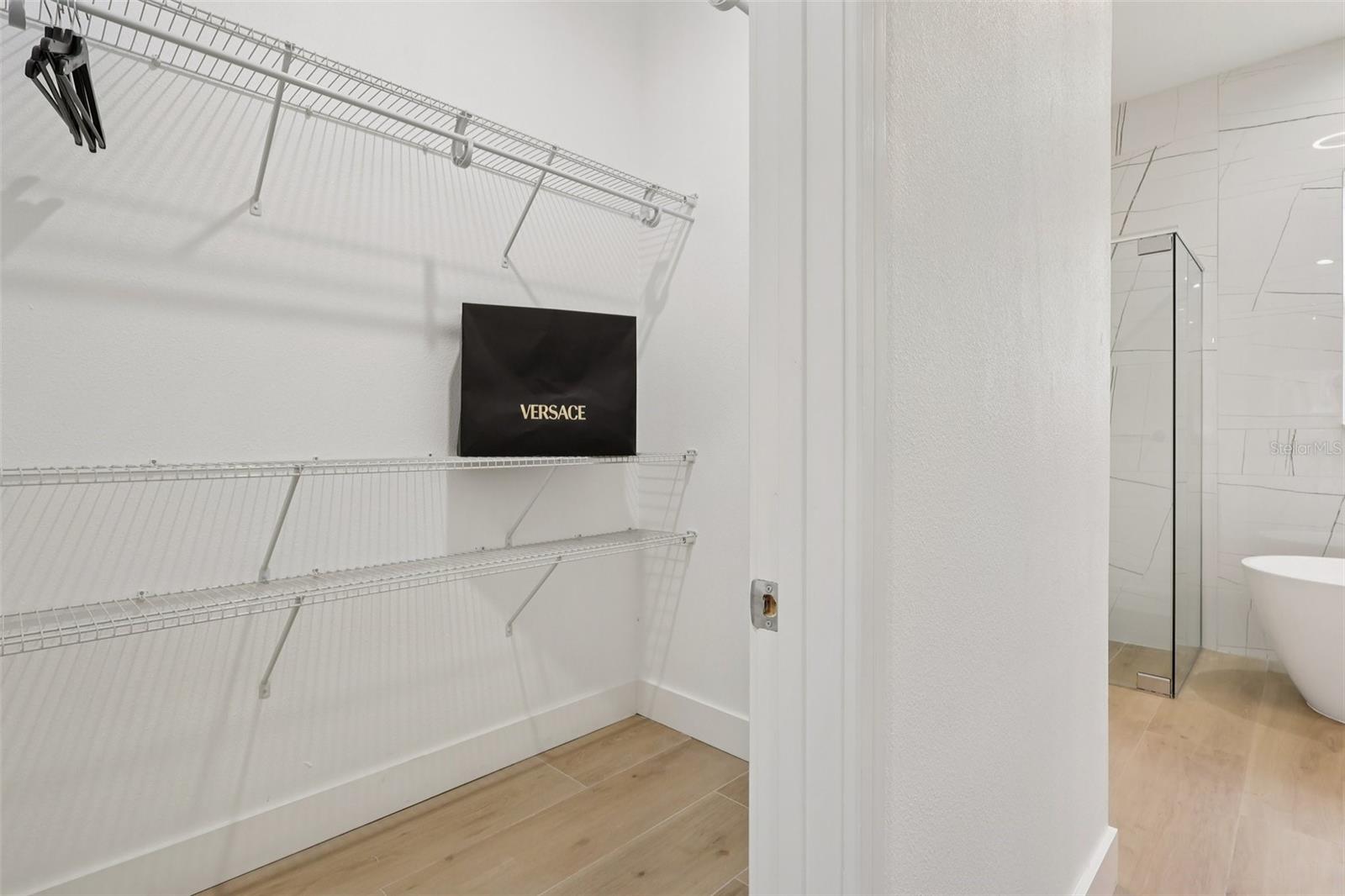 OAKWOOD SHORES - Residential