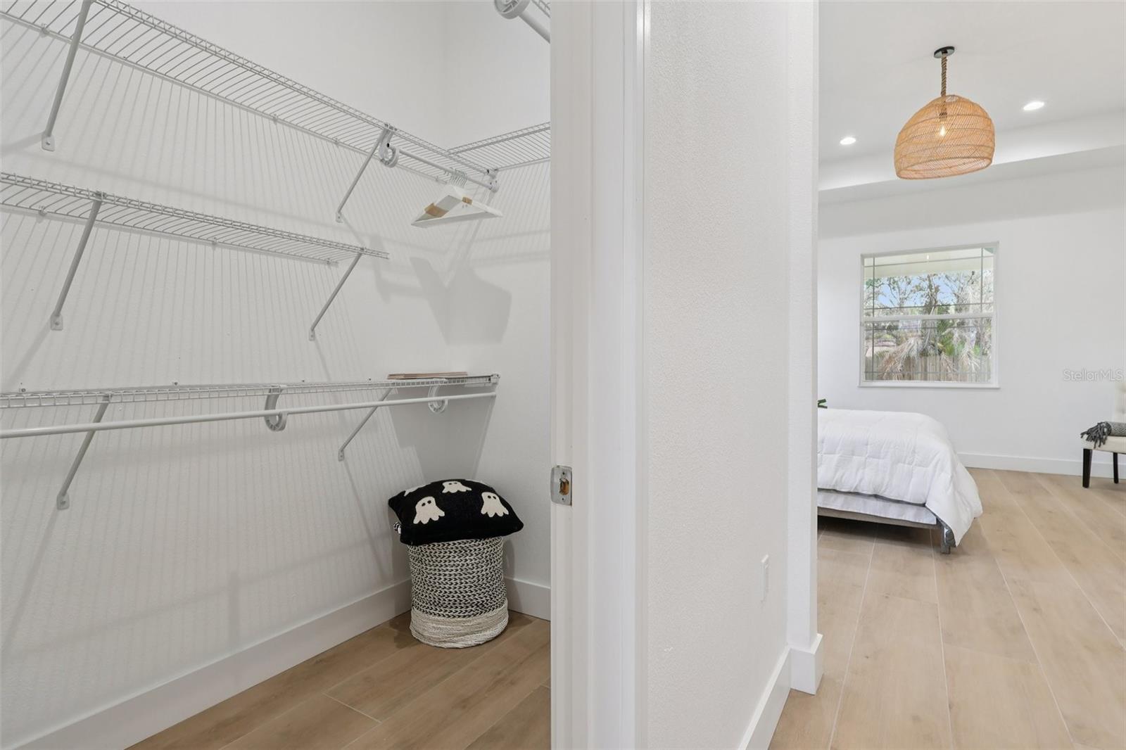 OAKWOOD SHORES - Residential