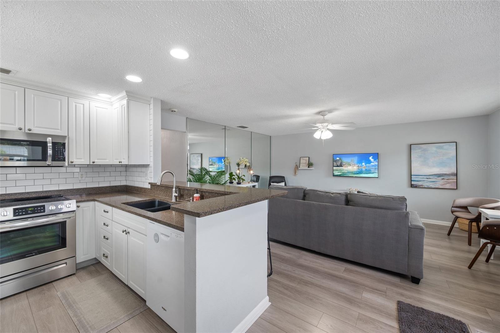 PARADISE POINTE WEST - Residential