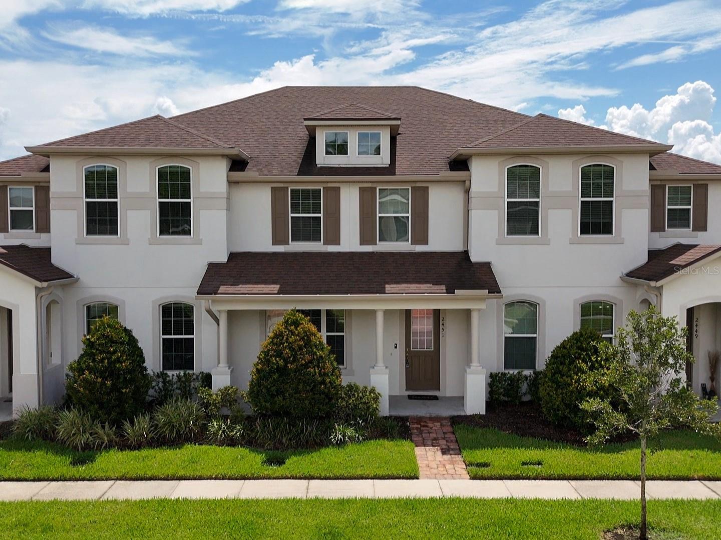 THE SELLER IS VERY MOTIVATED!
This beautiful townhome features 3 bedrooms, 2.5 bathrooms, and a 2-car garage. It is located in the exclusive Tapestry community, a private, gated neighborhood offering 24-hour security and outstanding amenities for the whole family. Highlights include a resort-style pool with waterslide, playground, a beautiful clubhouse, and a fully equipped fitness center.
The property boasts a modern design, with spacious and functional areas—perfect for those seeking comfort, safety, and quality of life.
Plus, the location couldn’t be better! Just minutes from The Loop, Publix, a wide variety of restaurants, shopping centers, and Orlando’s top attractions including Disney, Universal Studios, and SeaWorld. Convenient access to major roads such as SR 417, Florida Turnpike, Osceola Parkway, John Young Parkway, and more.
Don’t miss this incredible opportunity! Contact us today for more information or to schedule a private showing.