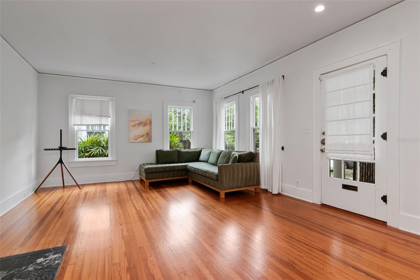 126 8TH AVENUE NE