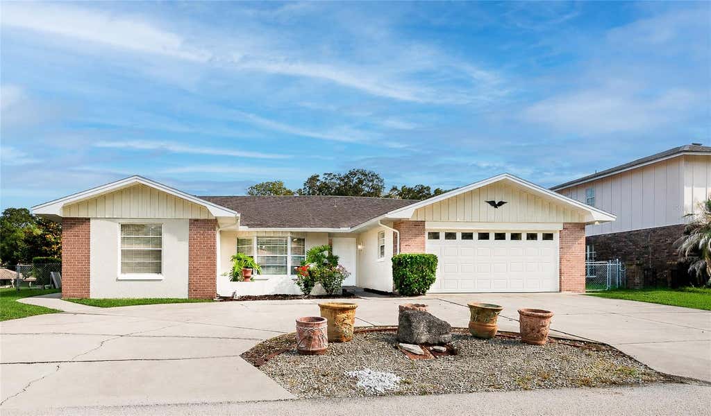 Photo of 10 Felicia Court, Palm Coast, FL 32137 (MLS # FC320812)