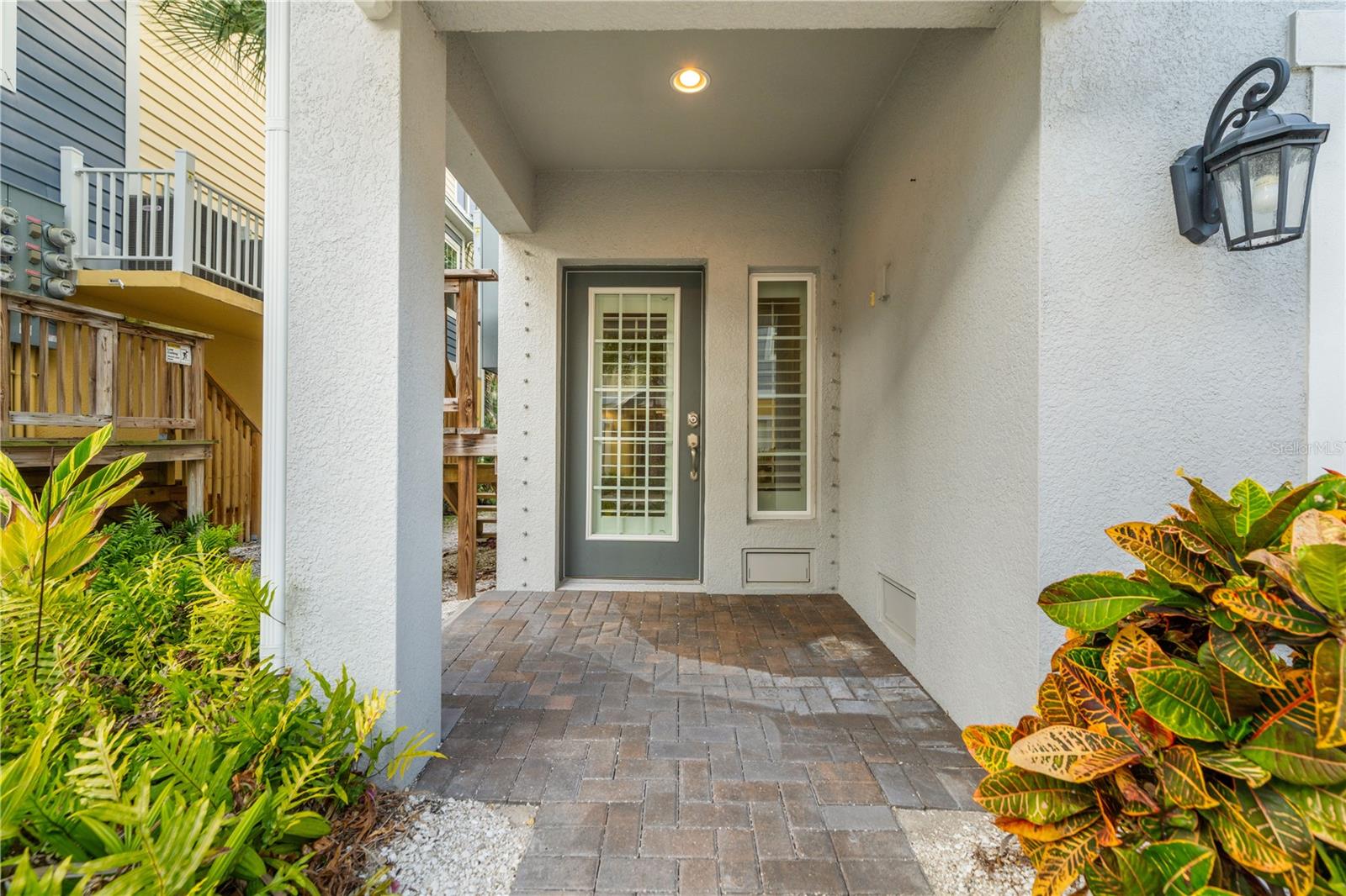 COVE AT LOGGERHEAD MARINA - Residential Lease