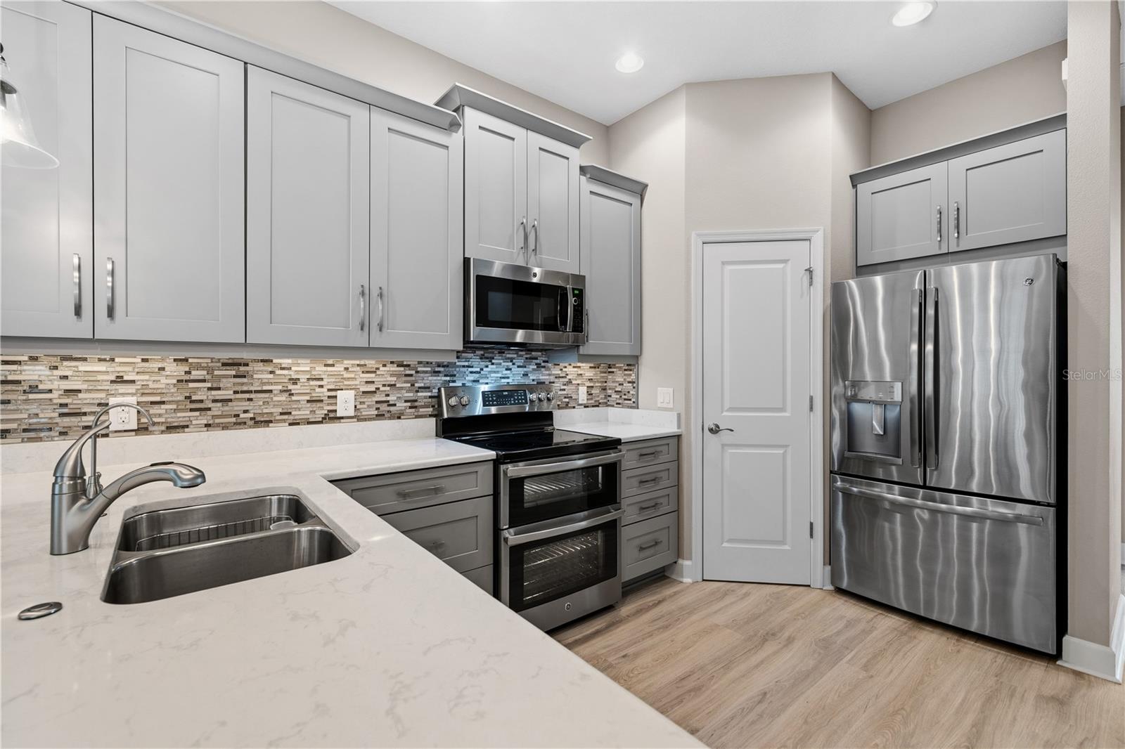 COVE AT LOGGERHEAD MARINA - Residential Lease