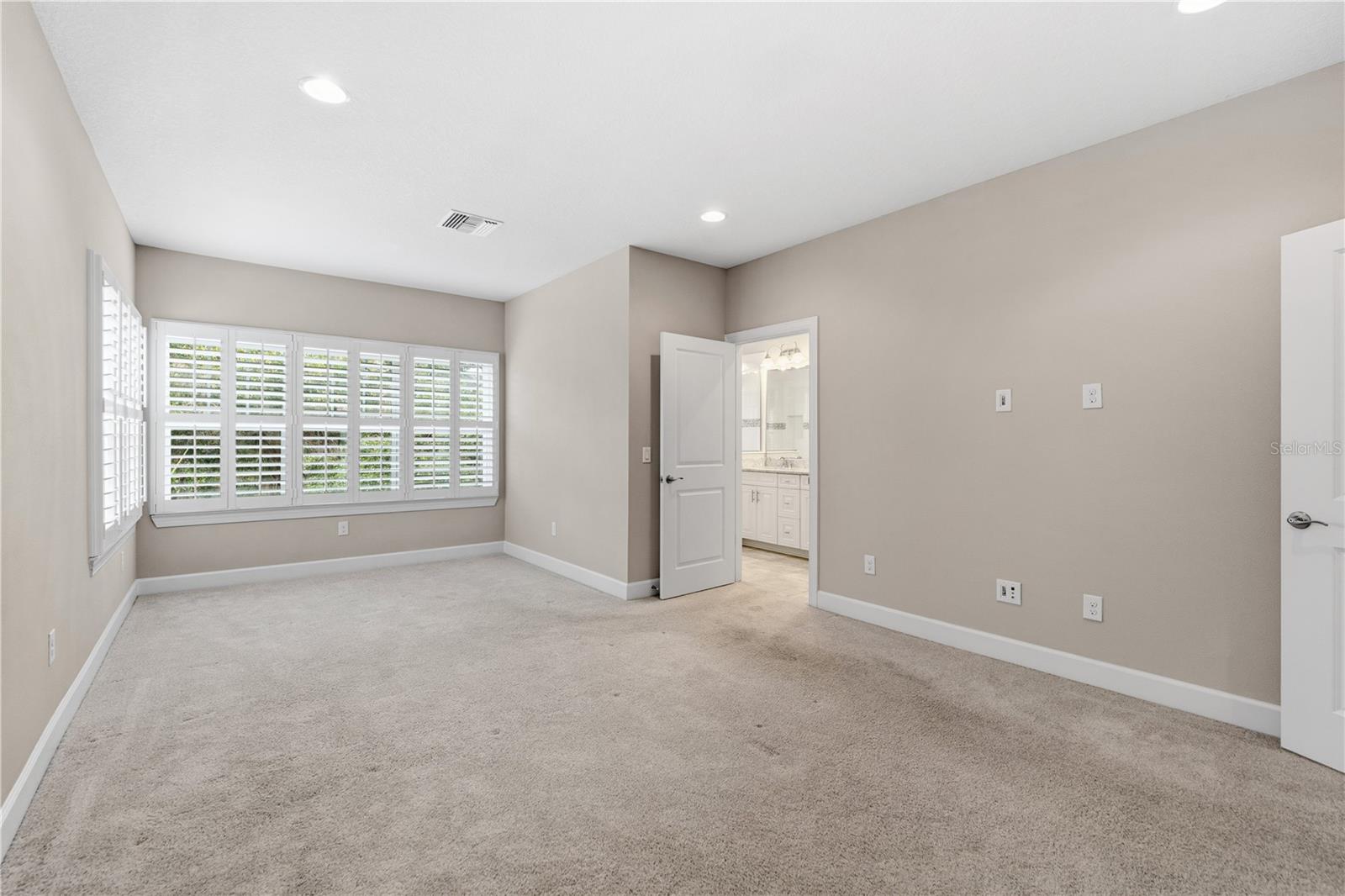 COVE AT LOGGERHEAD MARINA - Residential Lease