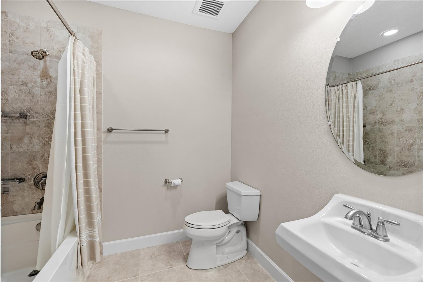 COVE AT LOGGERHEAD MARINA - Residential Lease