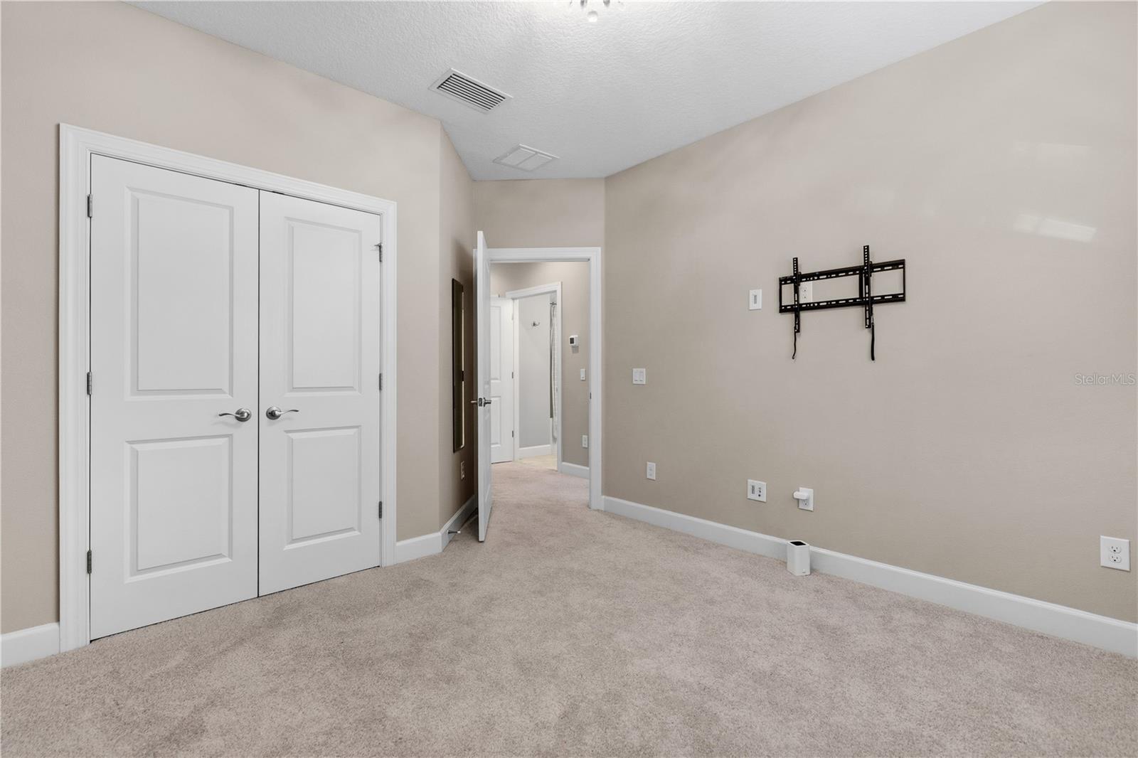 COVE AT LOGGERHEAD MARINA - Residential Lease