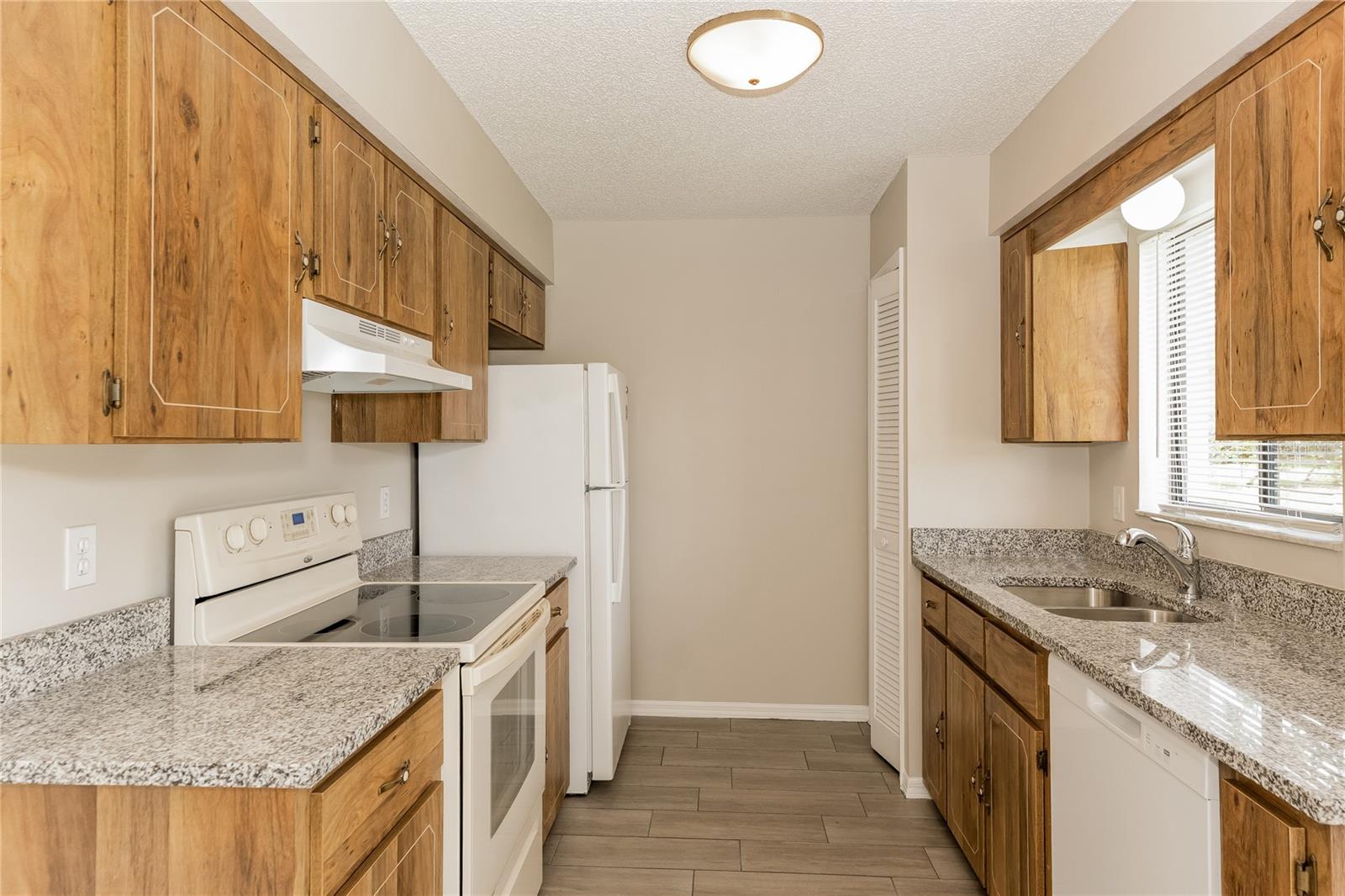 DELTONA LAKES UNIT 41 - Residential Lease