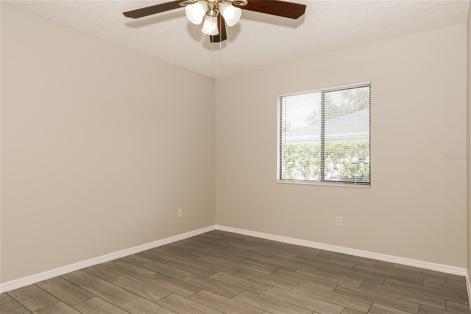 DELTONA LAKES UNIT 41 - Residential Lease