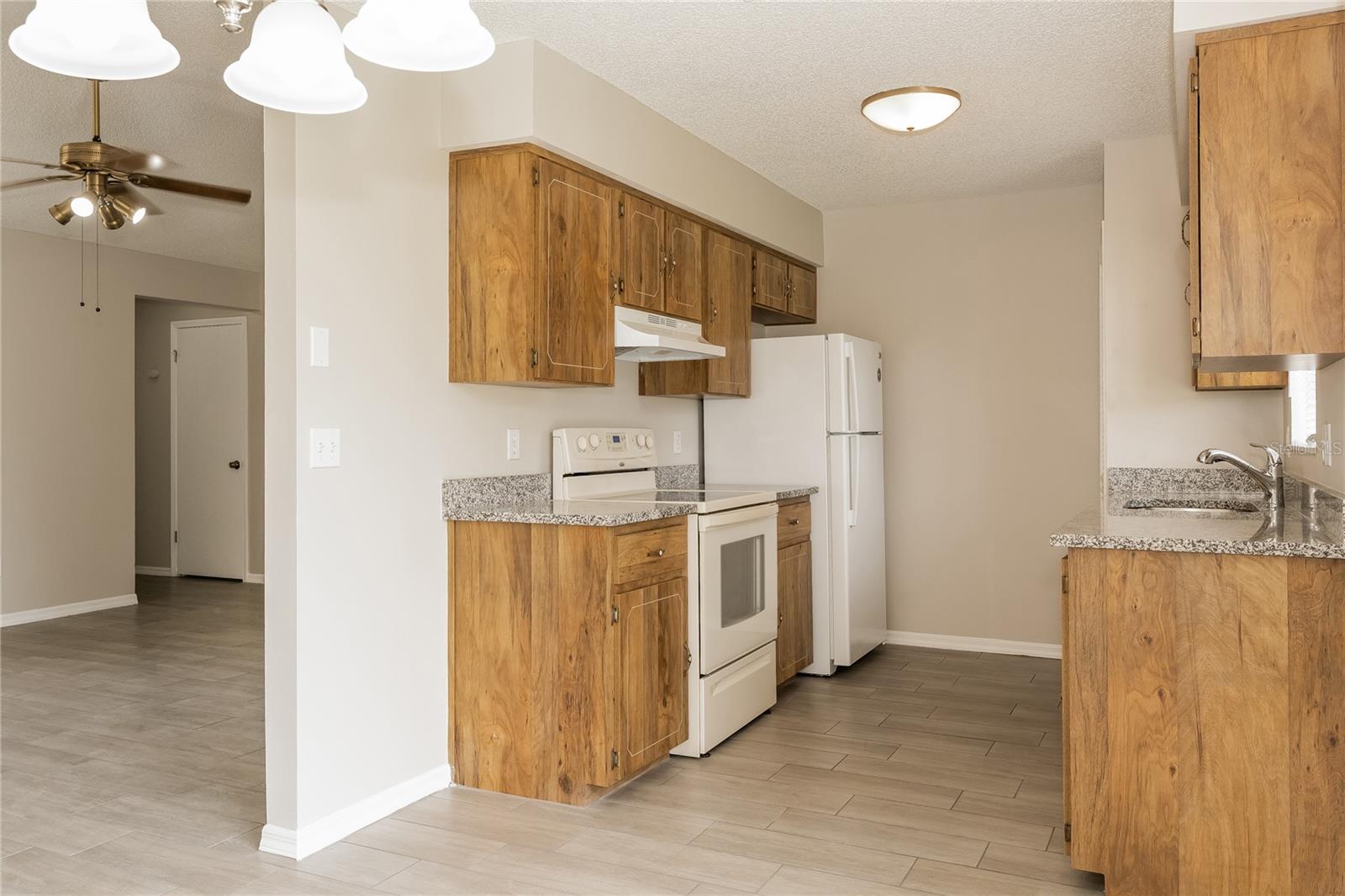 DELTONA LAKES UNIT 41 - Residential Lease