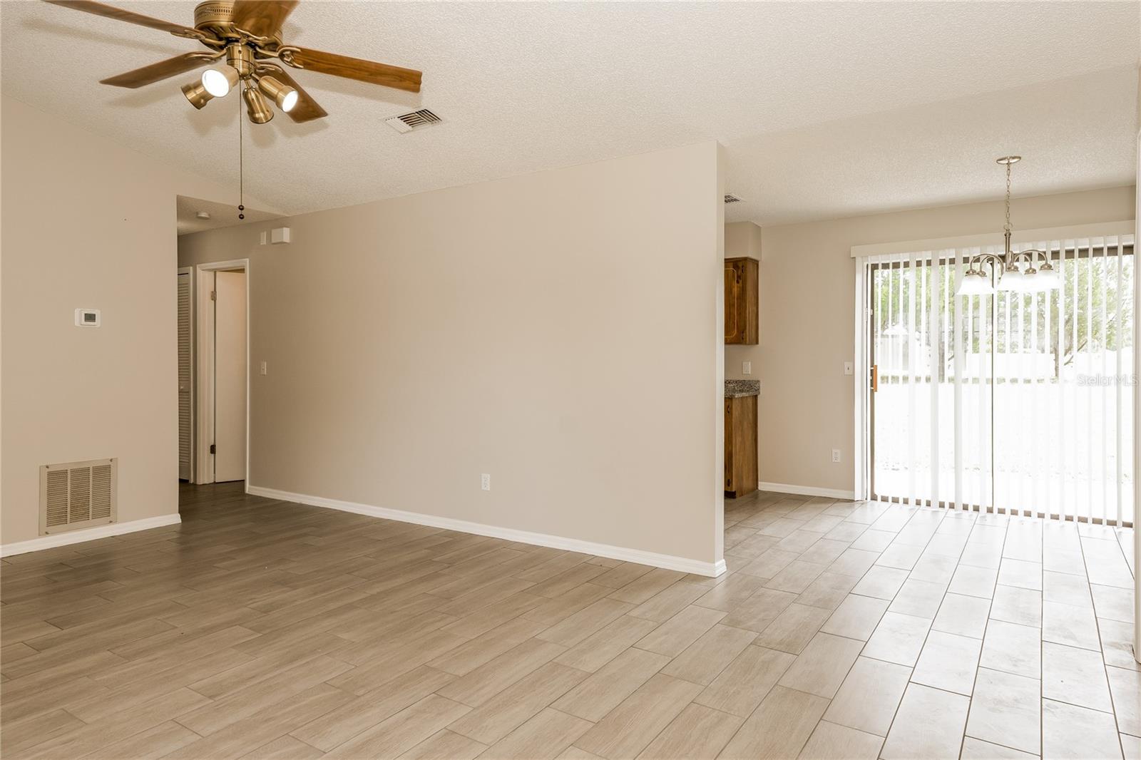 DELTONA LAKES UNIT 41 - Residential Lease