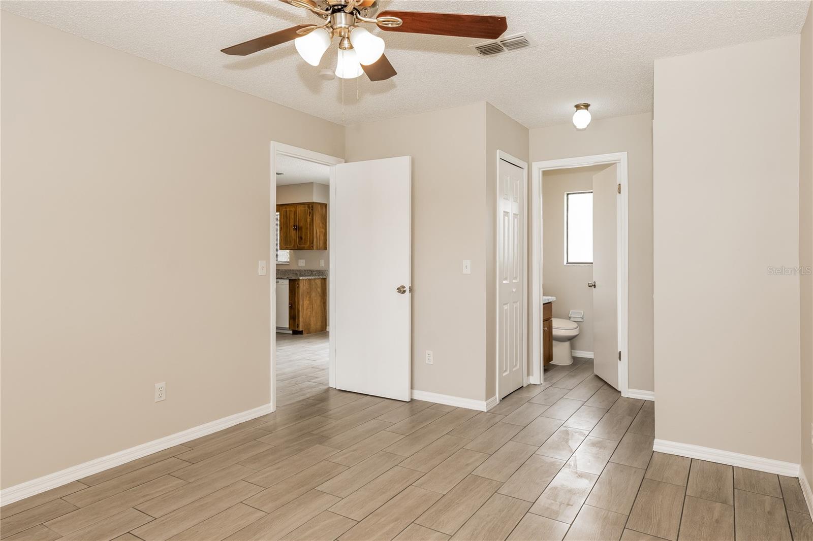 DELTONA LAKES UNIT 41 - Residential Lease