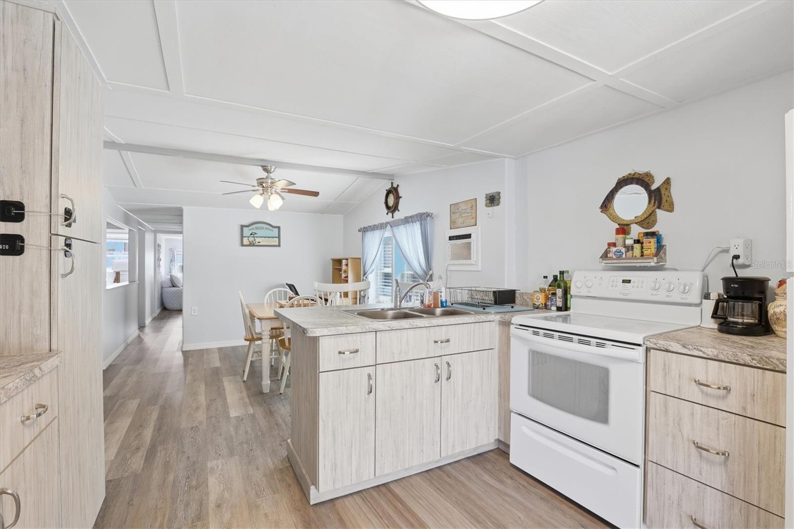 WEEKI WACHEE GARDENS - Residential